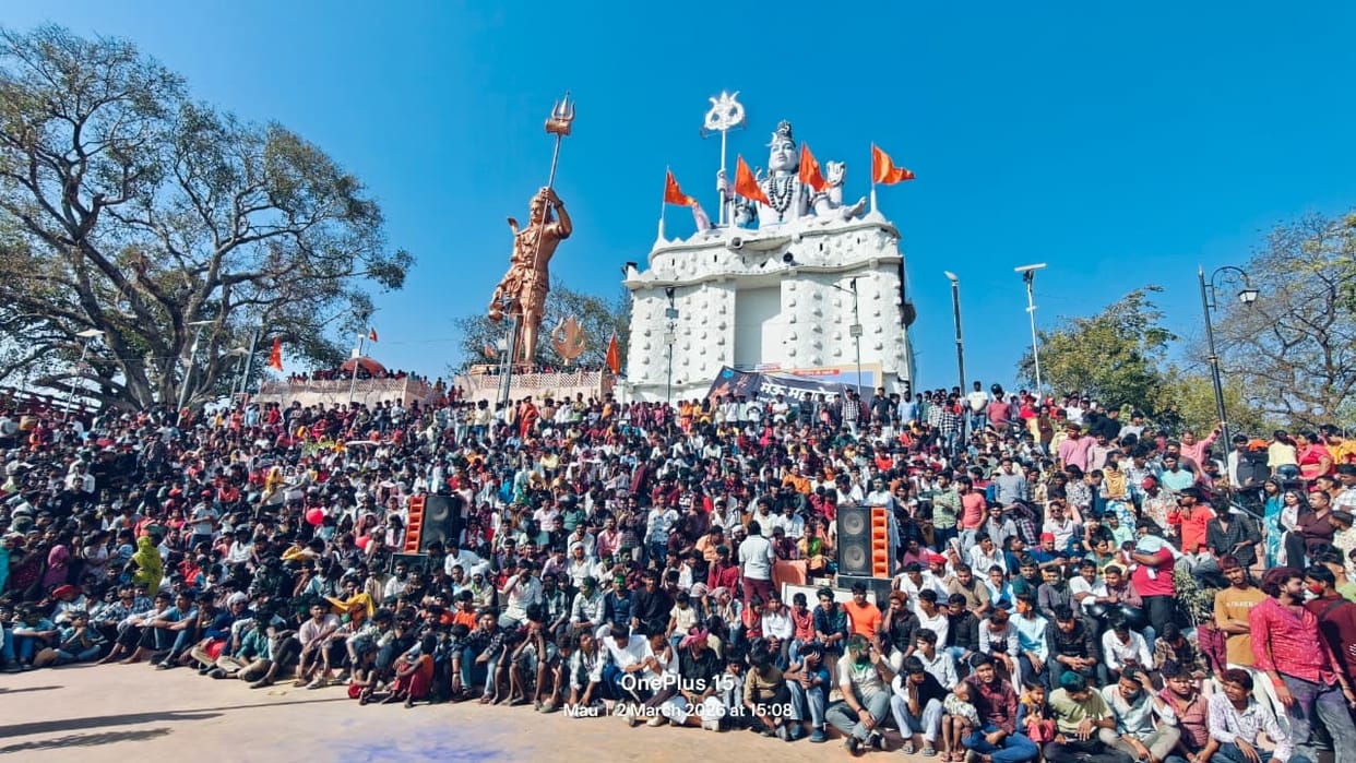 A wave of faith surged in the Holi of the crematorium.