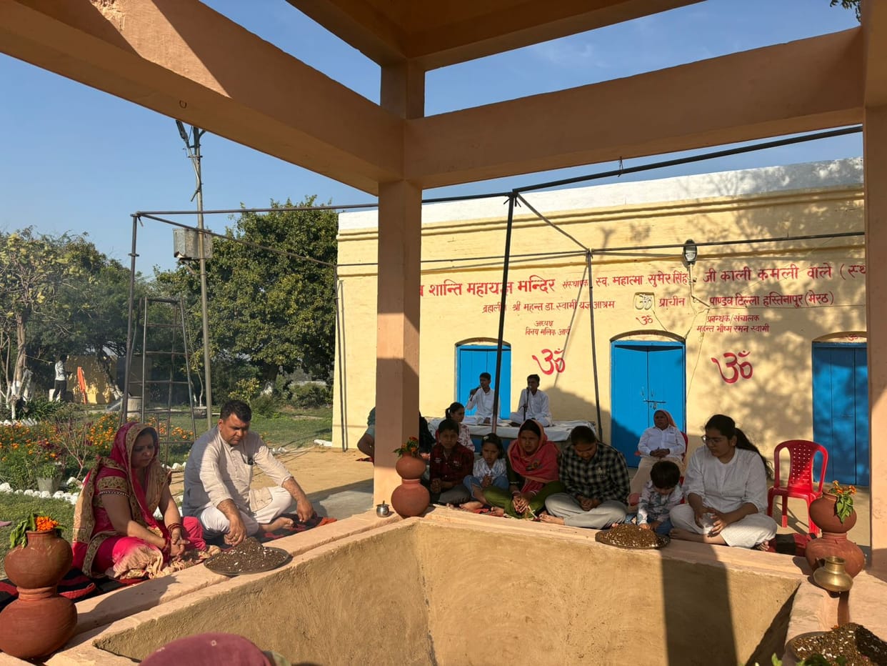 World Peace Mahayagna begins, Raghunath Mahal resonates with Vedic chants