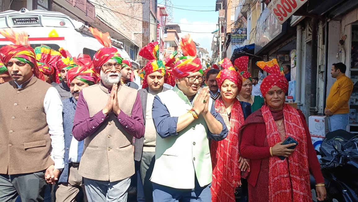 A procession was taken out amidst the sound of drums and 200 people danced.