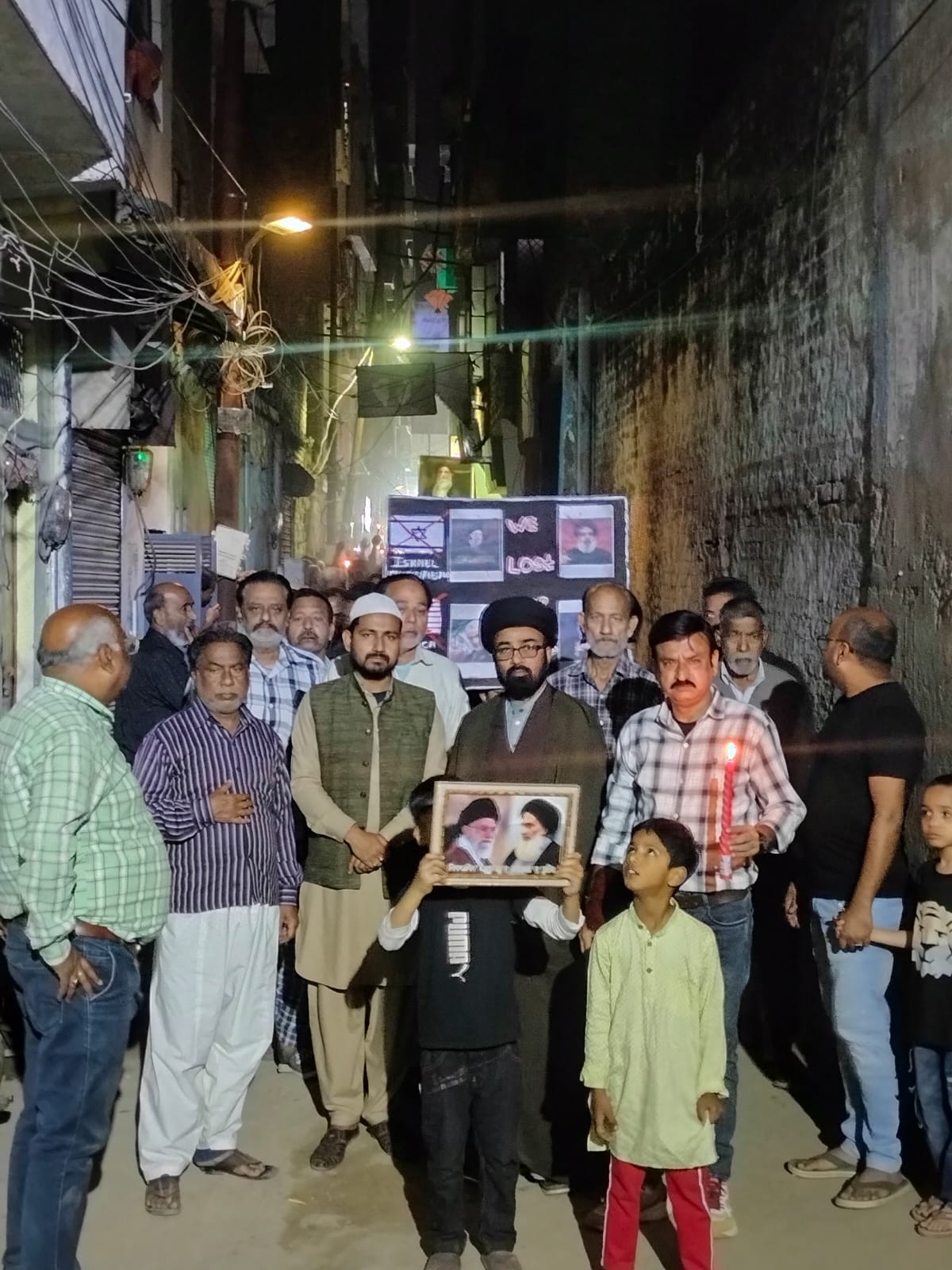 Shia community came out in support of Khamenei, raising slogans of "Death to America"