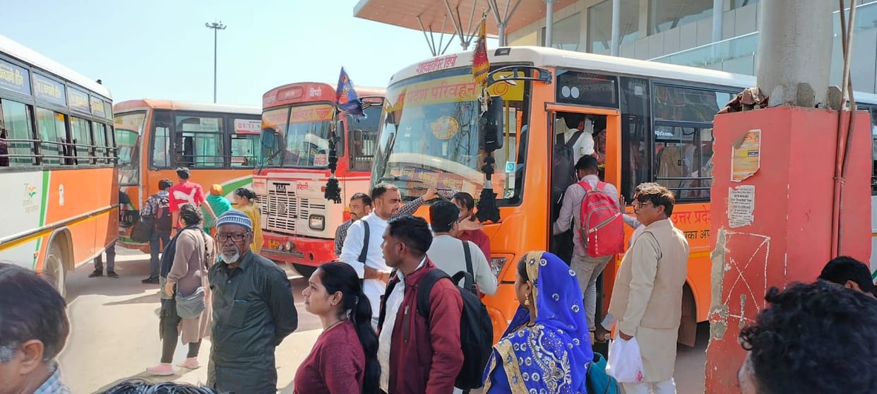 Trains full on Holi, passengers even crammed into parcel vans