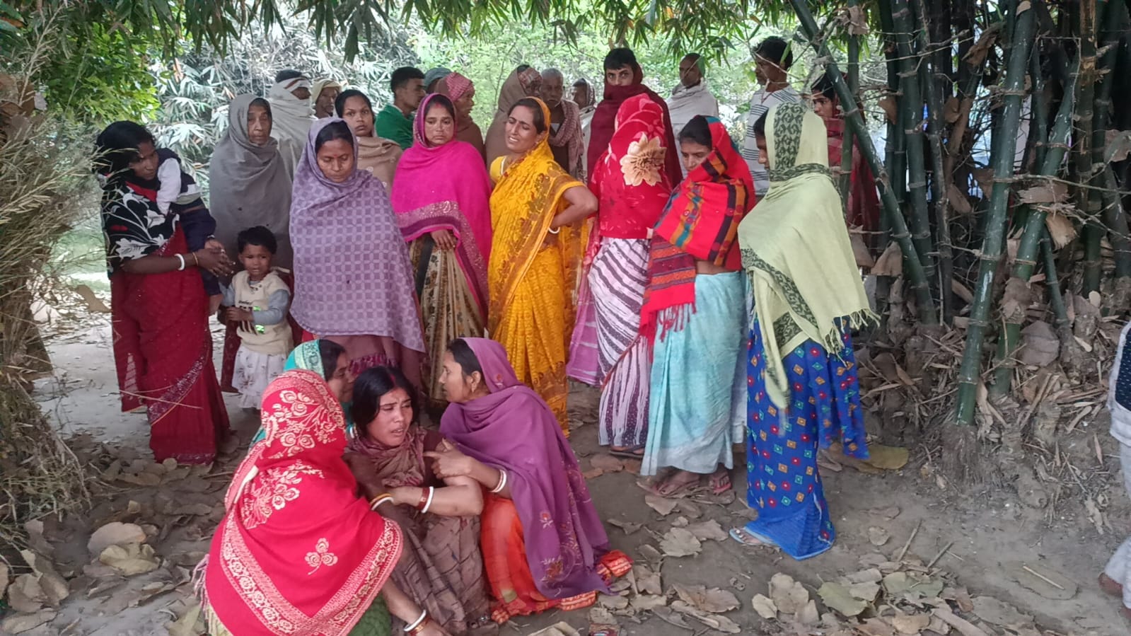 रोते बिलखते परिजन