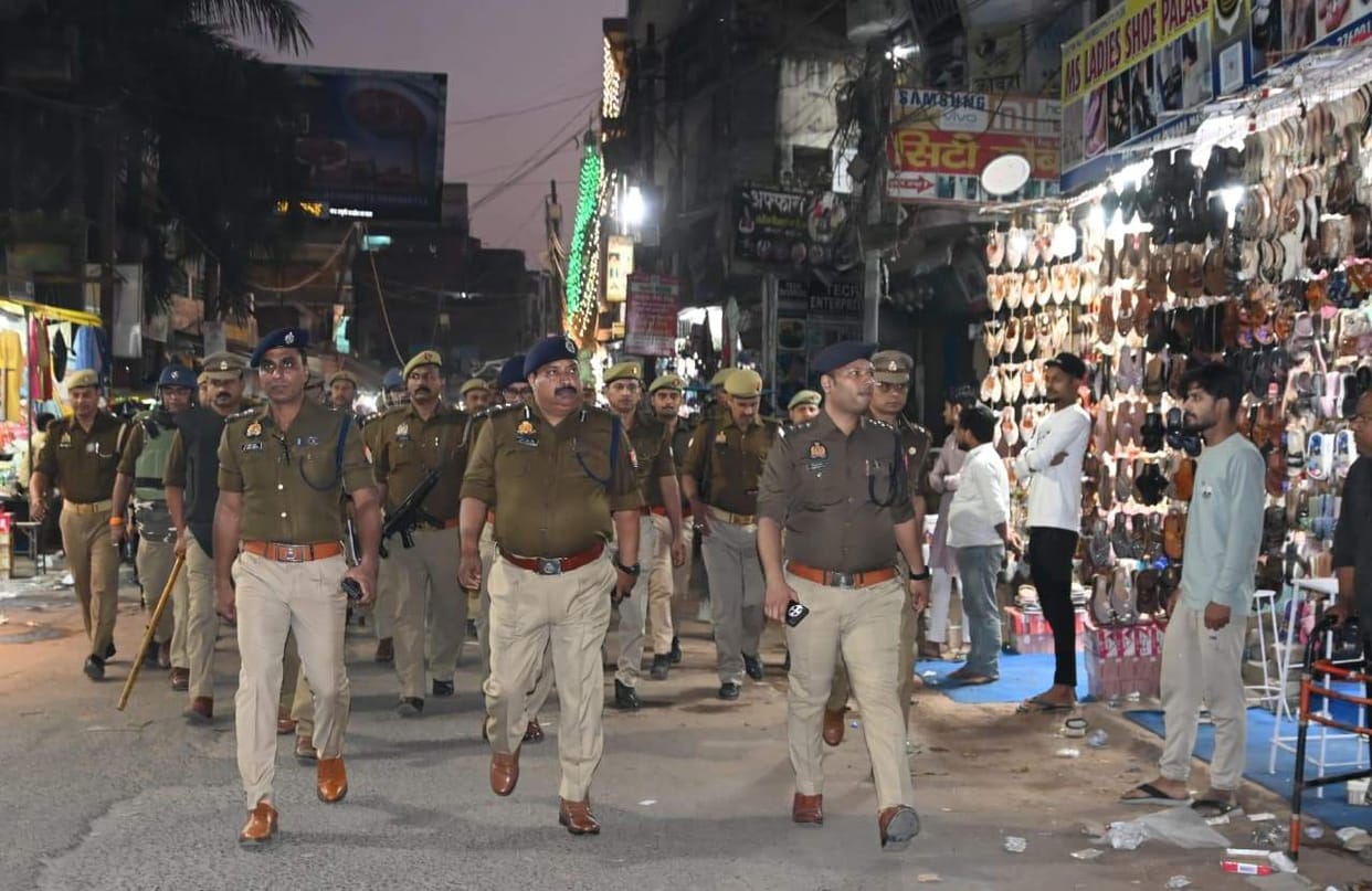 DIG and SP took charge of the flag march in the Kotwali area regarding Holi and Ramzan.