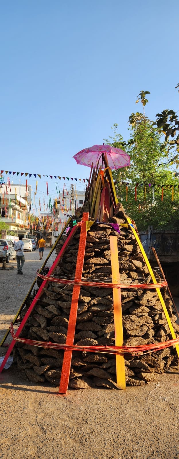 Holika has been decorated at 1530 places, Holi will be celebrated tomorrow.