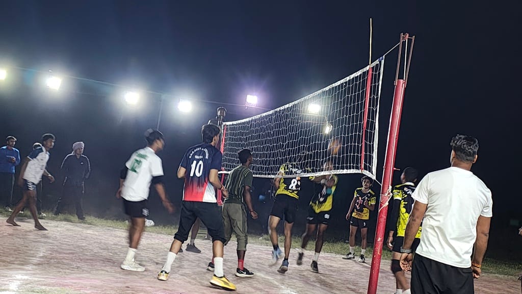 Bankeganj won the final title of volleyball competition by defeating Lucknow.