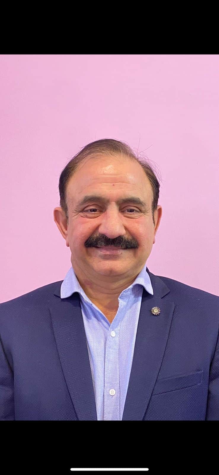 13-डॉ. दिनेश मलिक, त्वचा विशेषज्ञ, नागरिक अस्पताल।