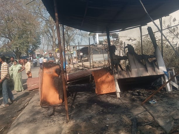 Three huts caught fire