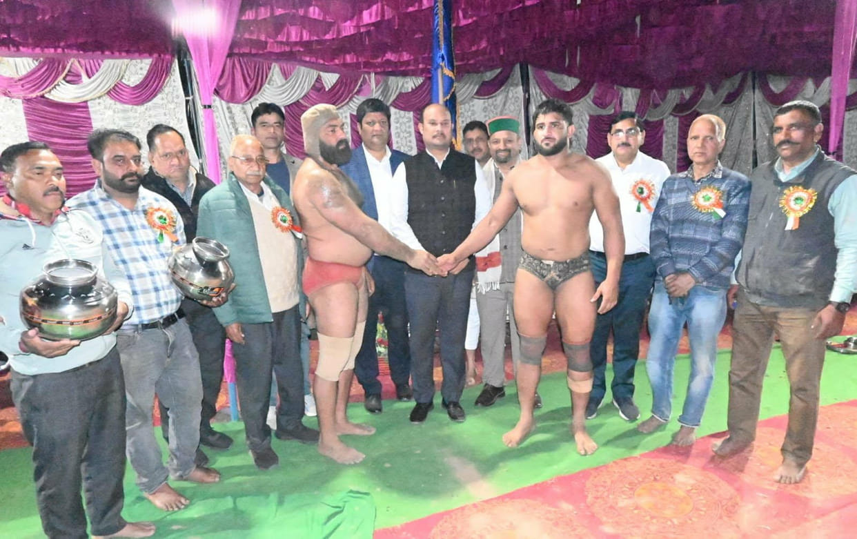 Billu Pehlwan became the winner of the wrestling match at Baba Khwaja Peer Temple.