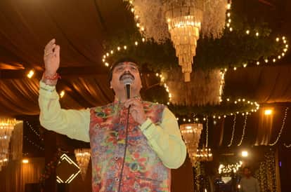 Devotees danced to Baba's hymns