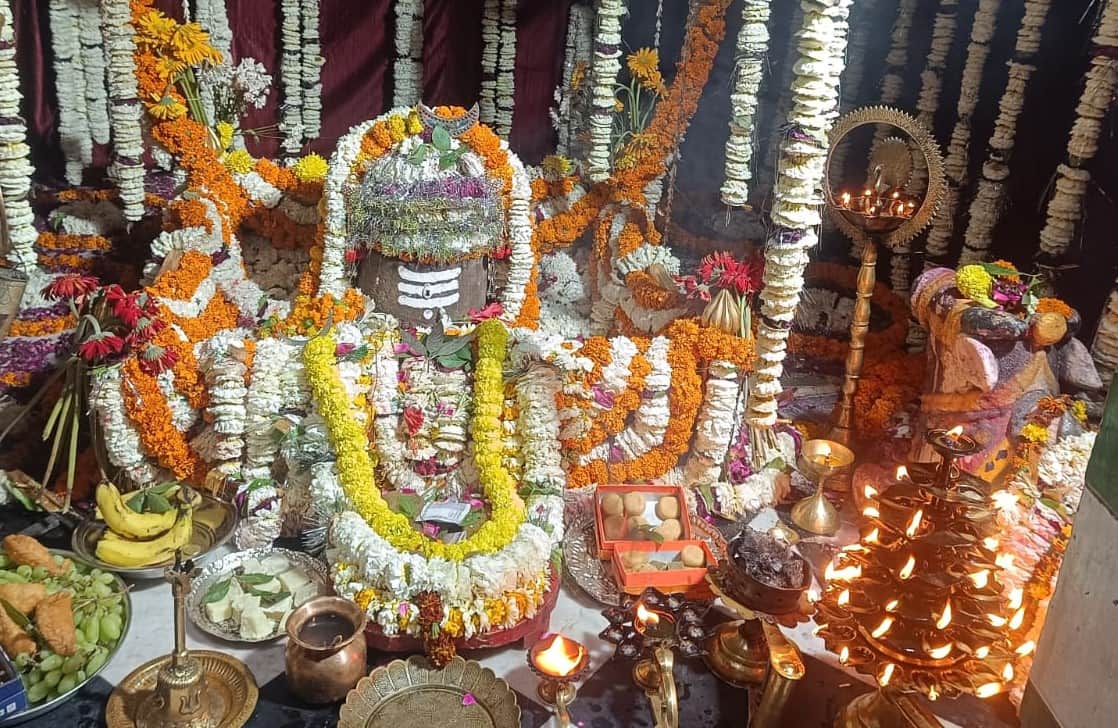 बाबा बड़े शिव का हुआ श्रृंगार। संवाद