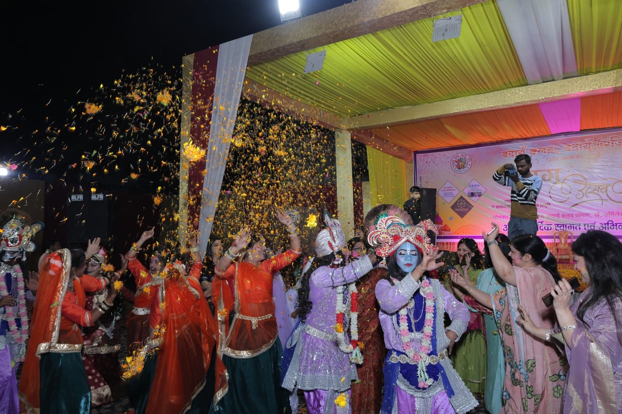 Holi of flowers and gulal along with colourful presentations enthralled the audience.