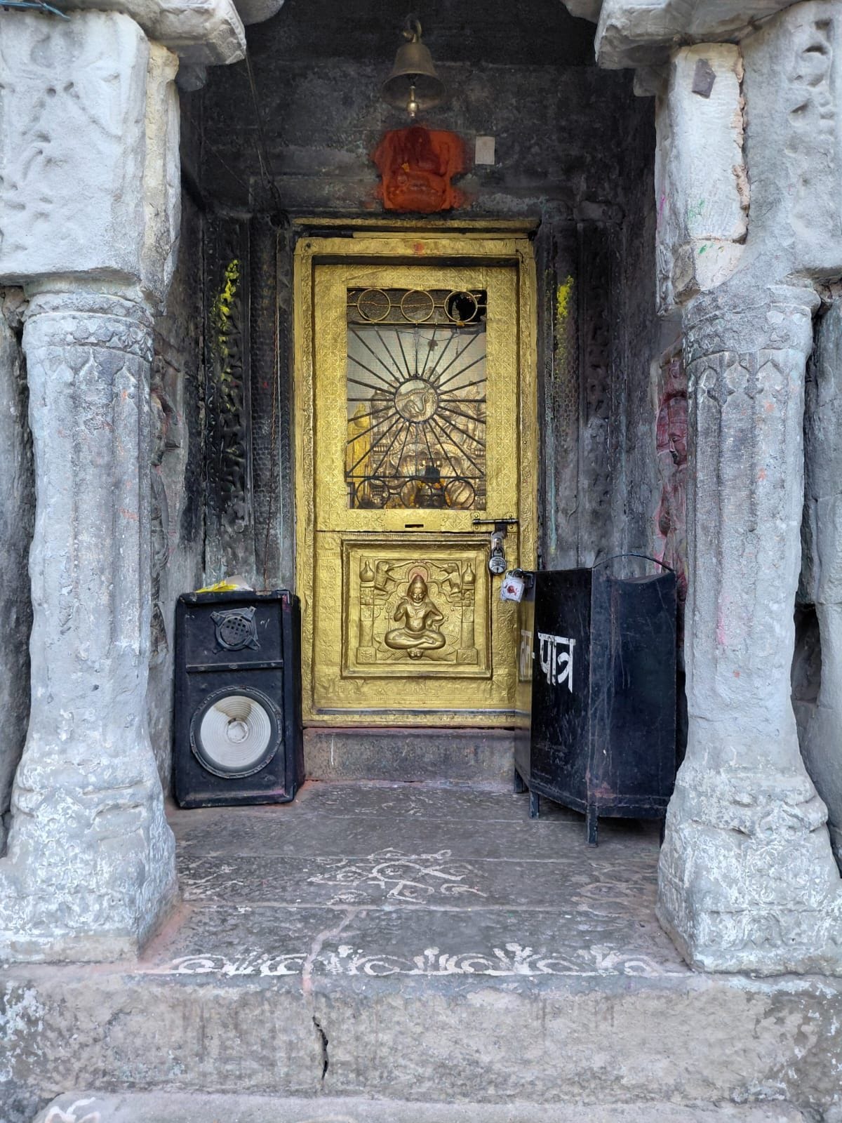 Lunar Eclipse: Temples in Chhoti Kashi remain closed as the Sutak period begins