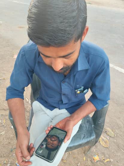 Gulf war worries Maudaha families, dampens Holi-Ramadan spiritsGulf war worries Maudaha families, dampens Holi-Ramadan spirits