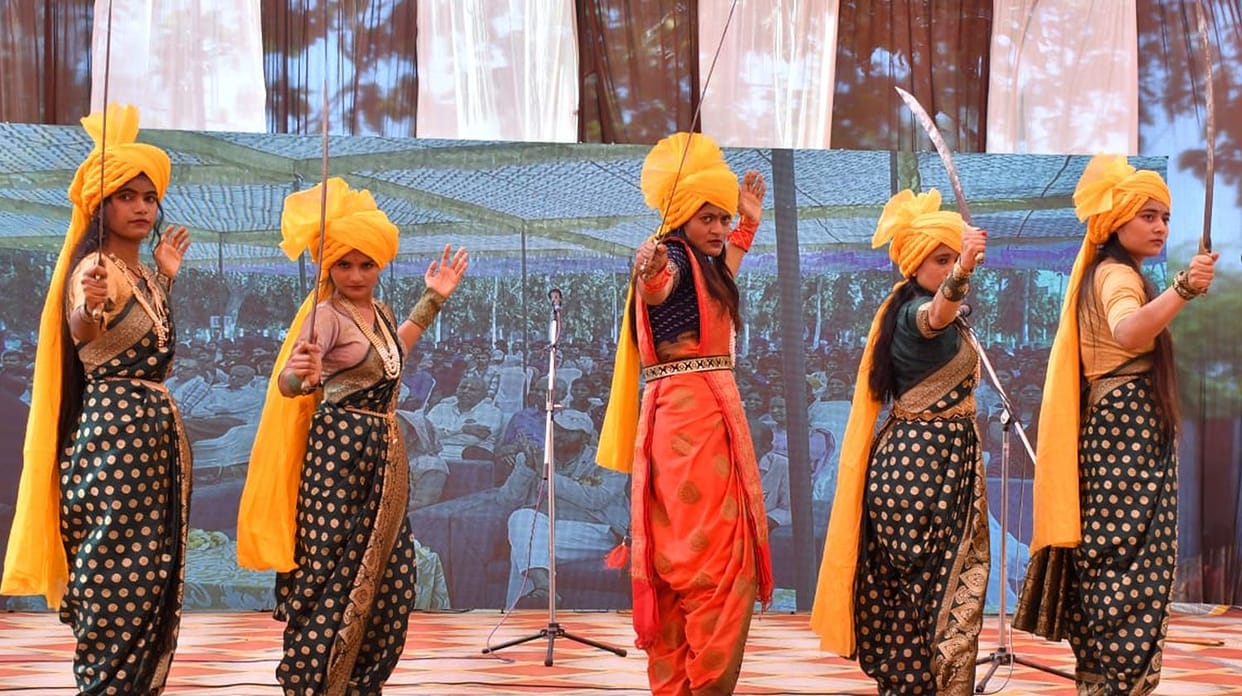 Amidst the excitement of Holi, the echo of Gulal mesmerized everyone.