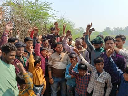 Anger over setting Holika on fire before the auspicious time, police took charge of the matter