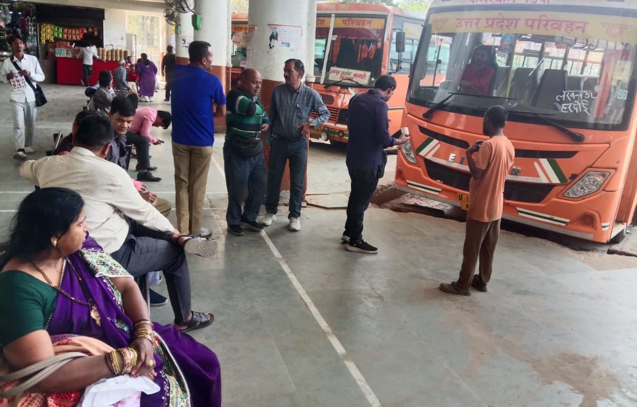 The gap between Holika Dahan and Rang Parv brought relief to the travelers.