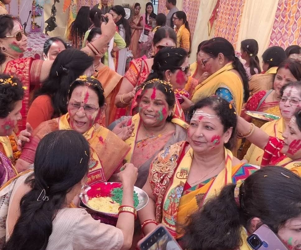 SP burnt Holika, DM celebrated Rangotsav in the Collectorate