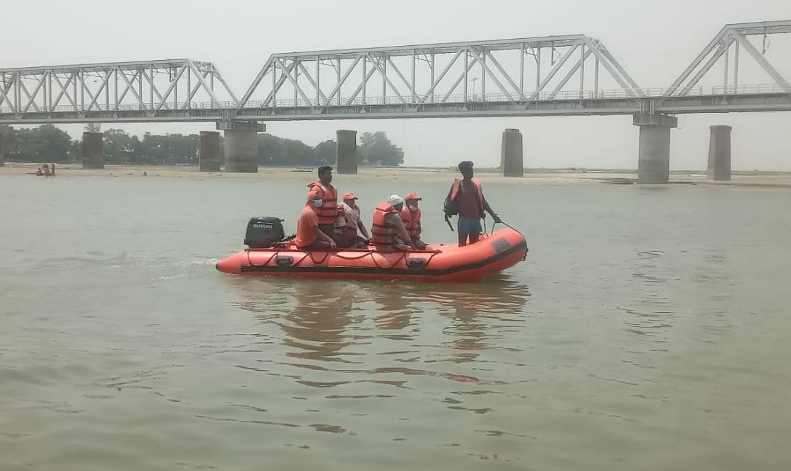 Firozabad youth drowned while bathing in the Ganges on Holi festival and went missing