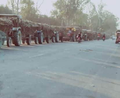Sugarcane trolleys block Lakhimpur-Bhira highway