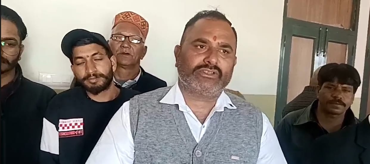 The people of Dadwa protested against being included in the new Panchayat.