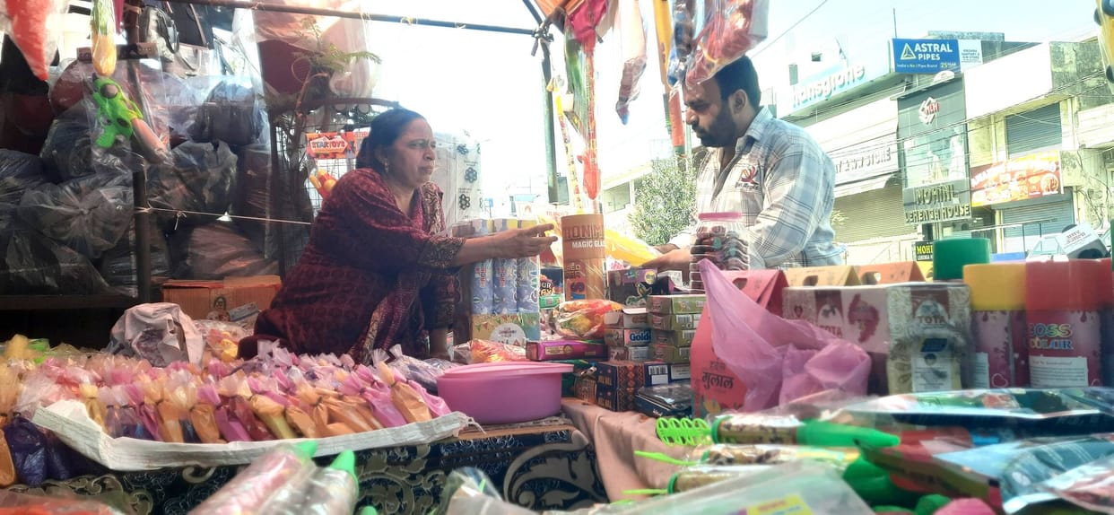 Holi breeze, markets remain lively