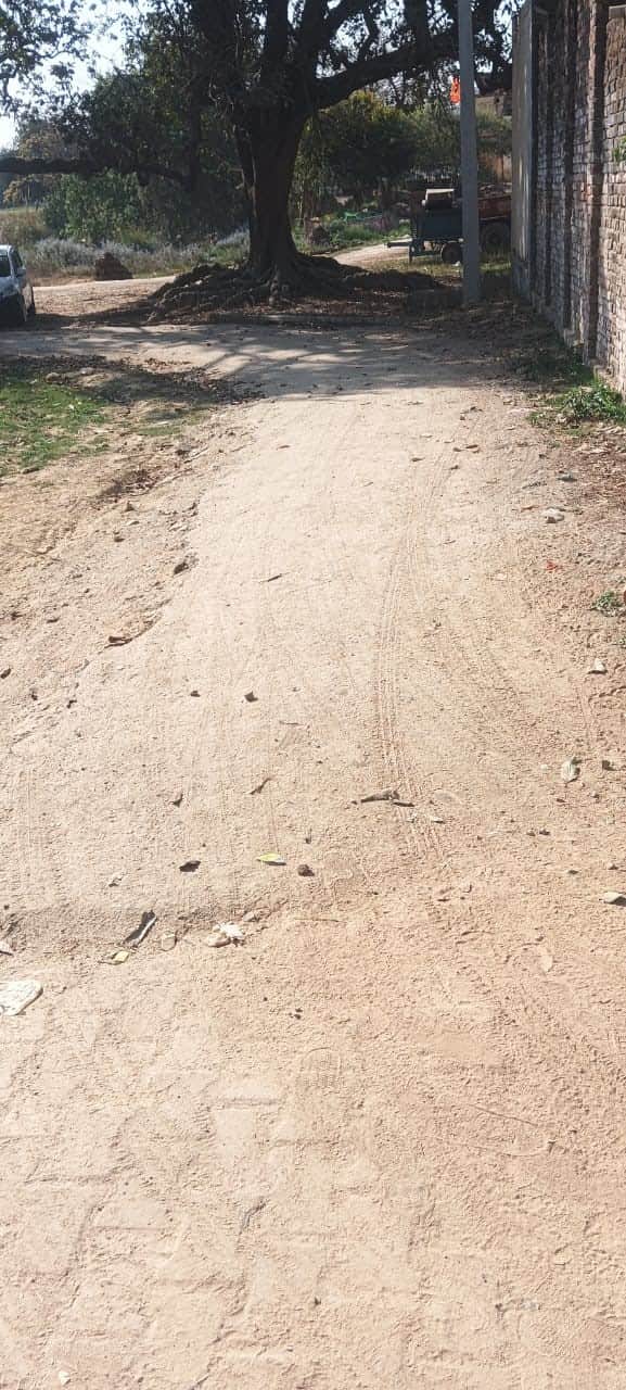 जर्जर हाल में छतमी ब्राह्मण बस्ती मार्ग।