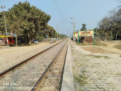 Passengers neither have seats to sit nor do they know the platform.