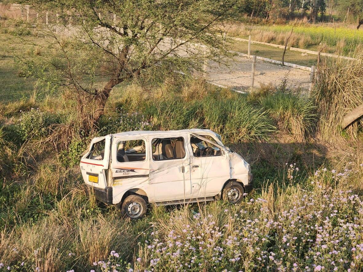 The van overturned, leaving seven people seriously injured.