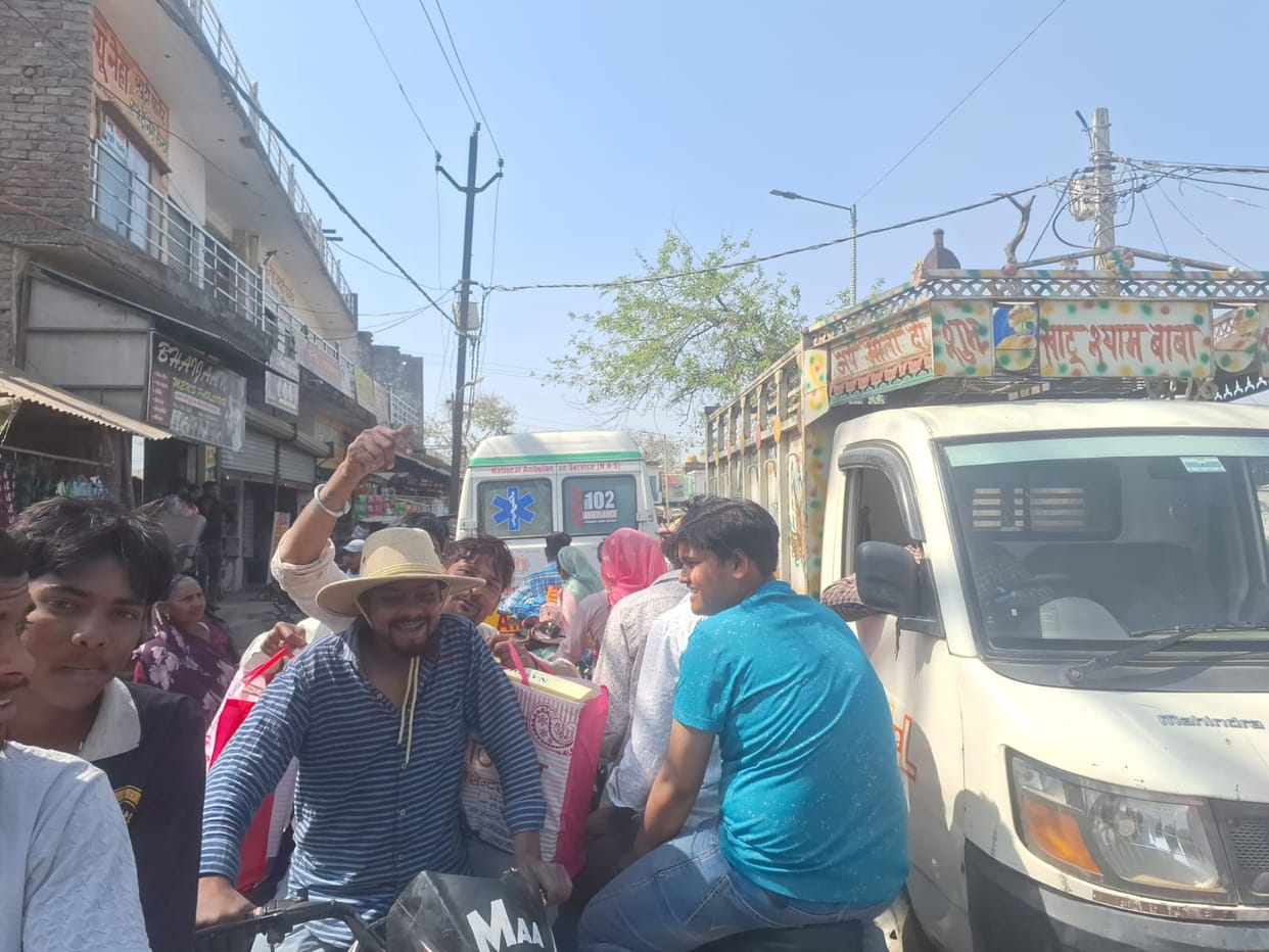 Ambulance stuck in traffic jam for 30 minutes