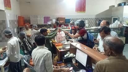 Shopping increased in the markets due to Holi festival