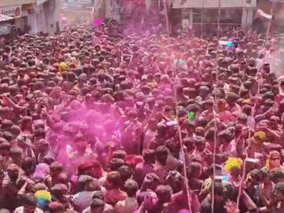 udaipur news holi celebration at jagdish chowk lake city tourists dance