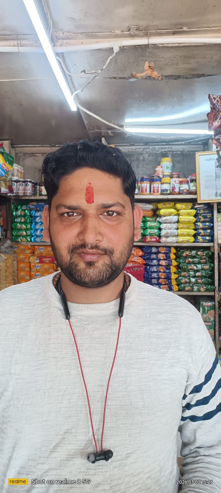 Gujhiya's style changed, the market sparkled with the glow of abir-gulal
