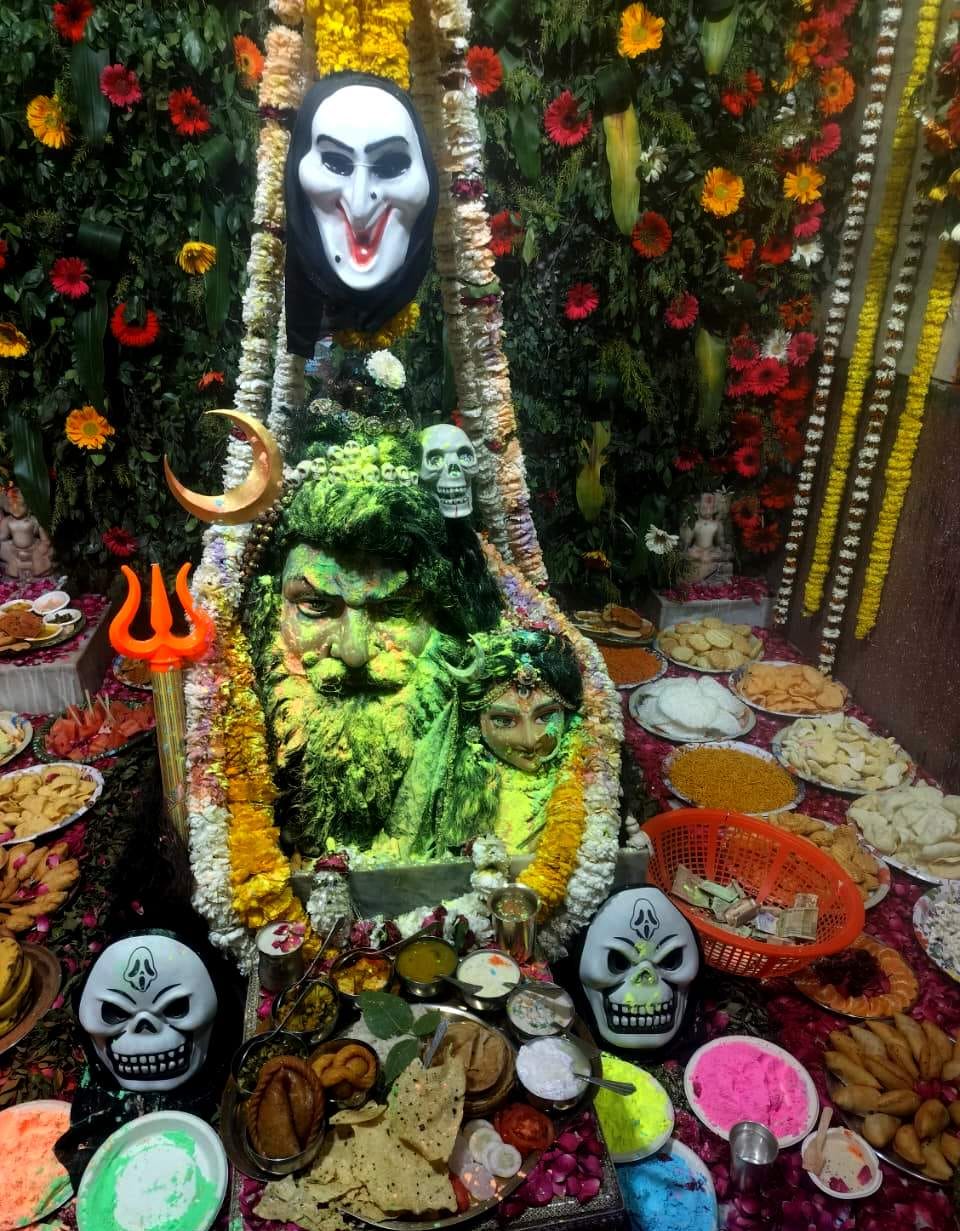 Devotees played Holi with Mahakal, abir-gulal flew in abundance.