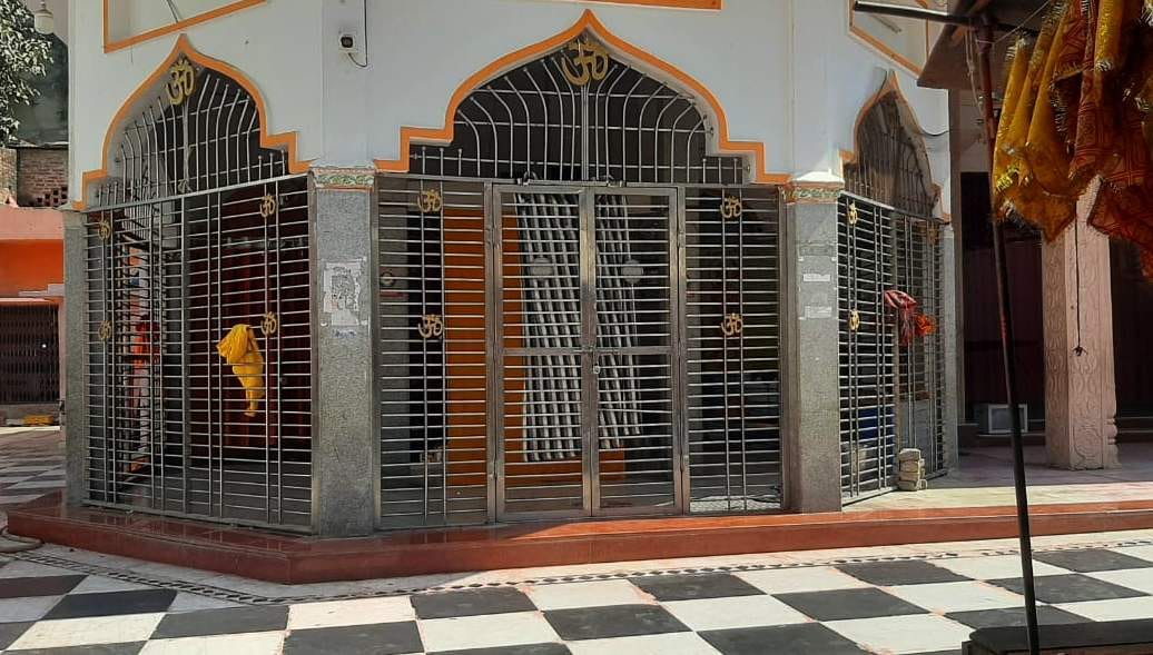 The doors of the temples were closed as soon as the Sutak started.