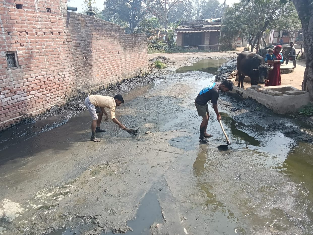 On the persuasion of the station in-charge, the villagers burnt Holika in Pritampur.