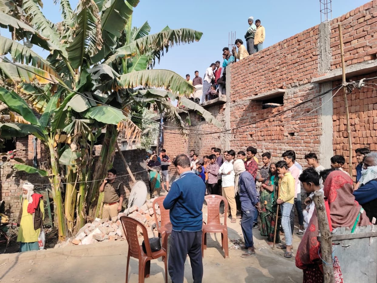 After a dispute, a 60-year-old woman doused her 62-year-old husband with petrol and set him on fire.