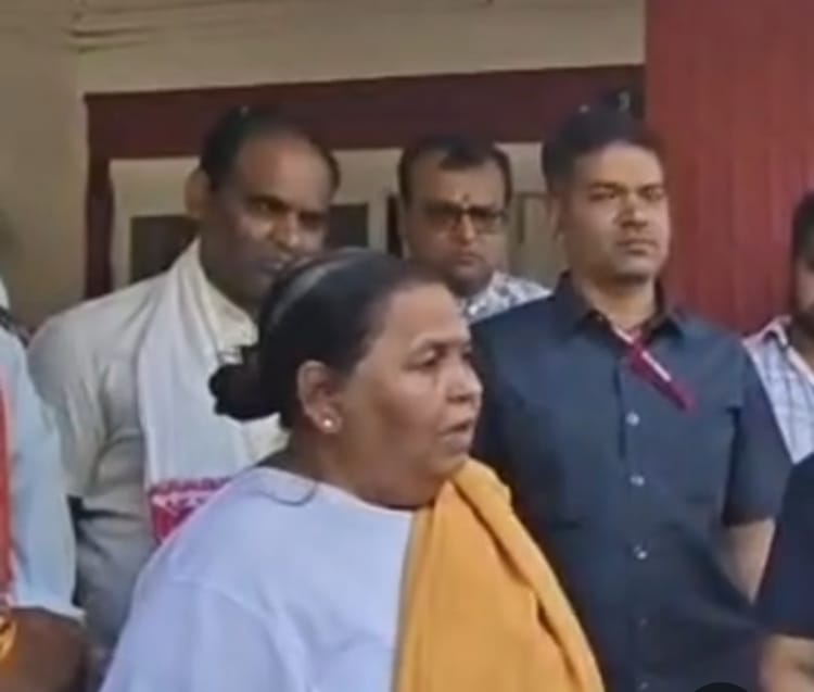 Chhindwara: अश्लील वीडियो प्रकरण पर उमा नाराज, बोलीं-पुलिस न सुने तो लोकतांत्रिक तरीके से करें थाने का घेराव