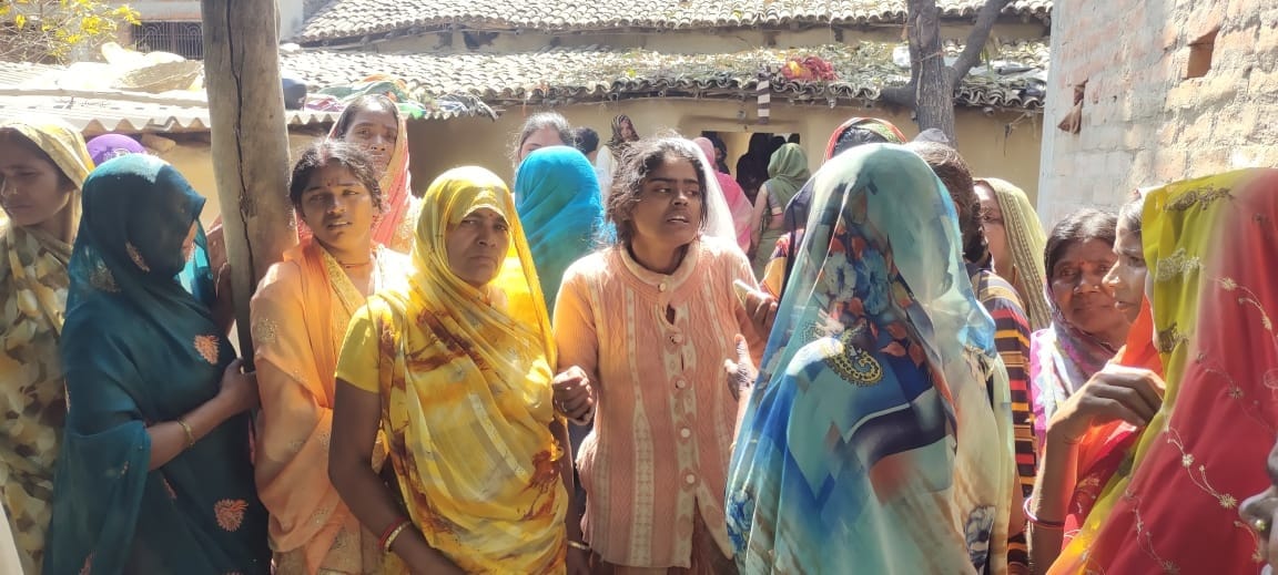 Milk vendor going to Dadra hill to get khoya made dies in road accident