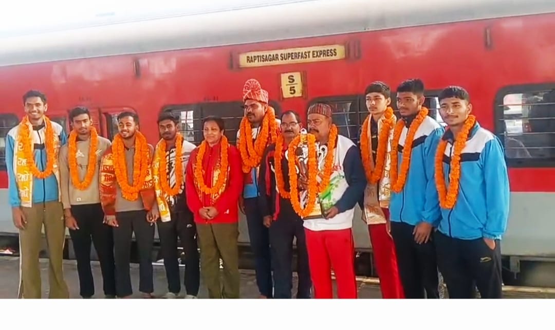 A grand welcome was given at Gorakhpur Railway Station.