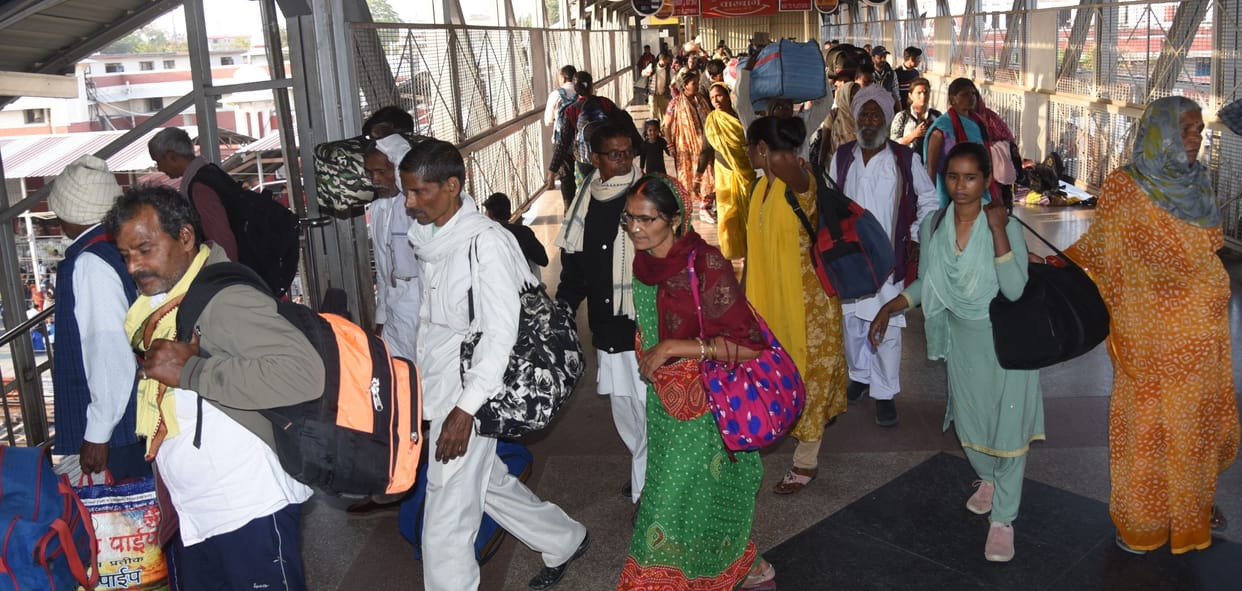 Trains disappointed, cheap plane tickets helped passengers fly