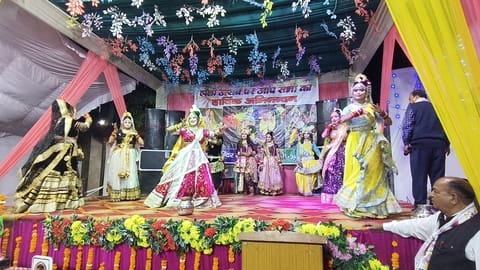 Devotees rejoice in the Holi of flowers