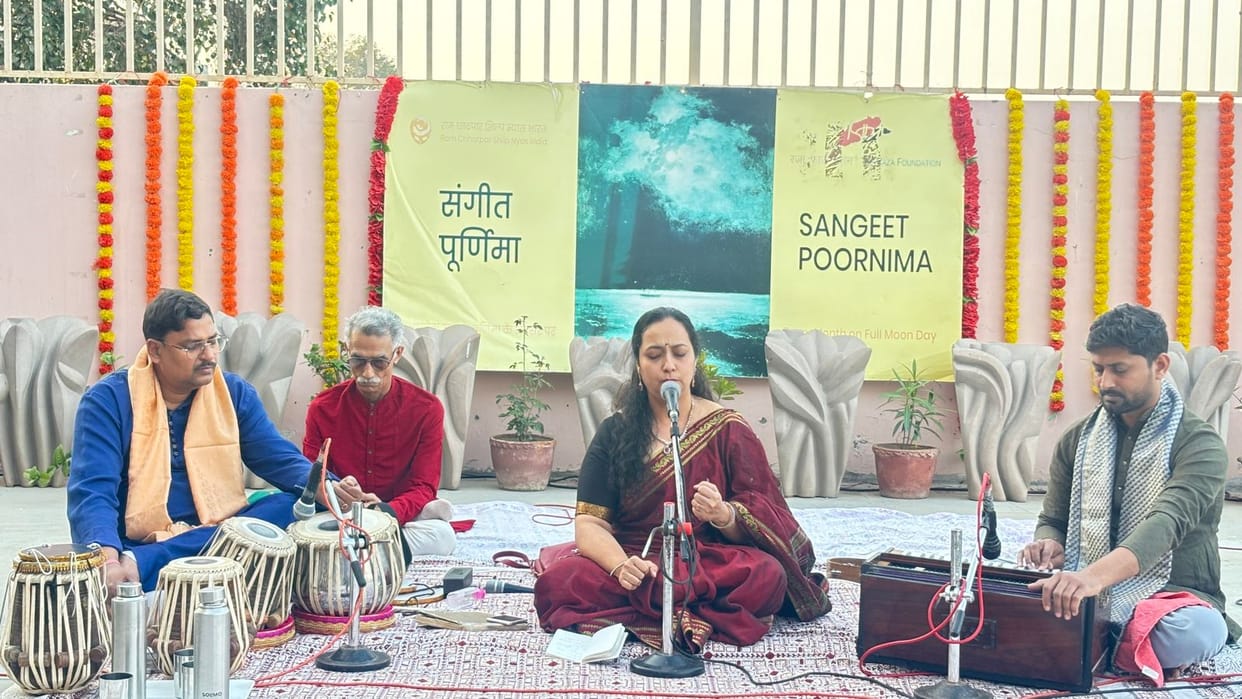 The spring breeze blew on the full moon day of music