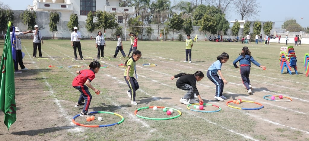 Paramjeet leads in javelin throw and Kanjot in shot put