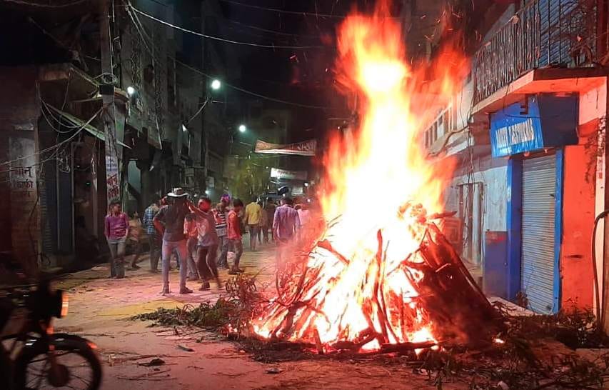 Holika Dahan took place at 3593 places after midnight.