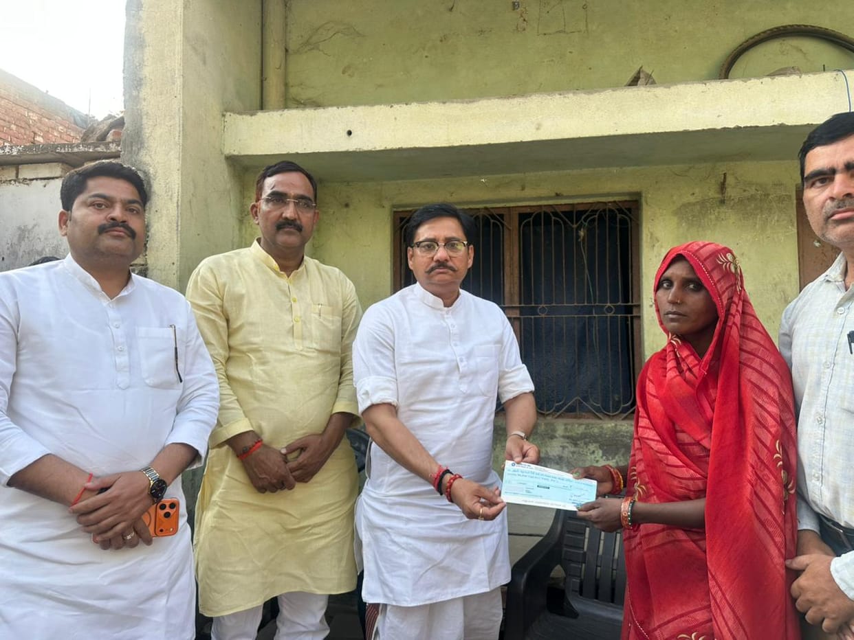 Chunar BJP MLA met the victims and provided assistance.