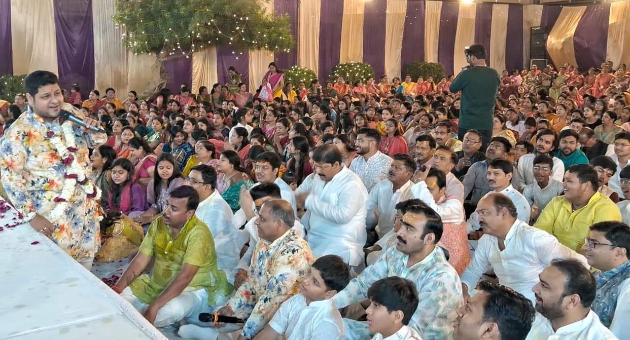Delighted after seeing the tableau, then took a bath in Bhajan Ganga