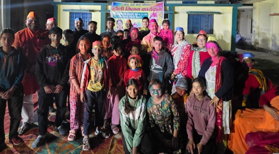 Chait Ki Chaitwali... and Aagi Phagun Maina Khela... but people danced with great enthusiasm