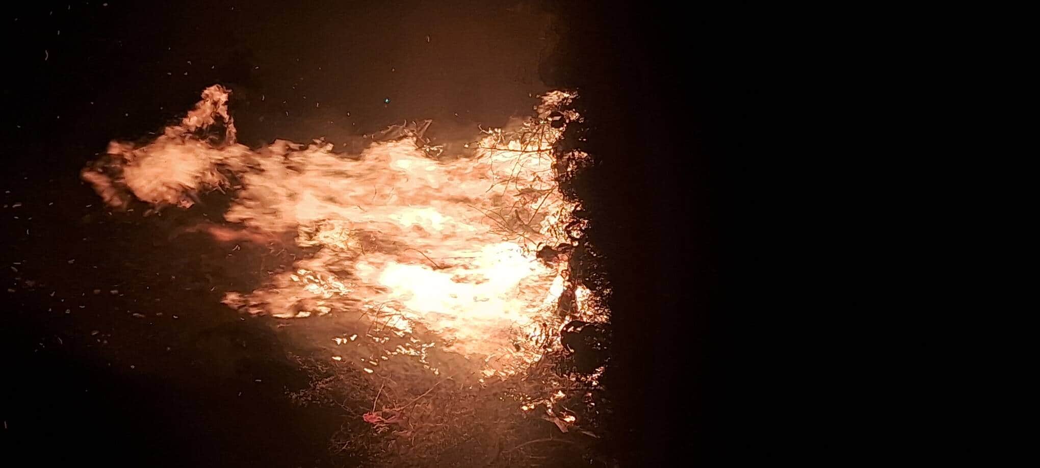 थानीपुर में जलती होलिका। संवाद