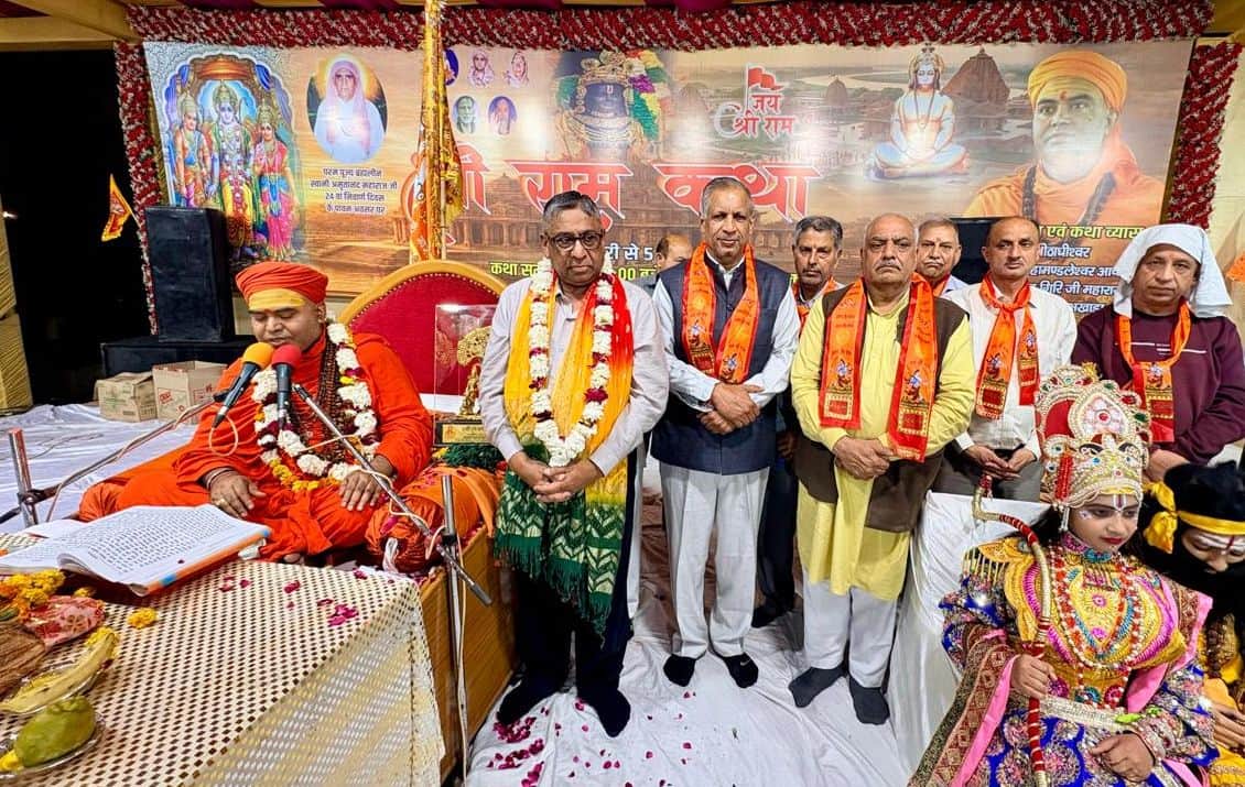 20 स्वामी अमृतानंद मेमोरियल पार्क सब्जी मंडी गांधी कैंप में आयोजित श्रीराम कथा में आशीर्वाद लेन