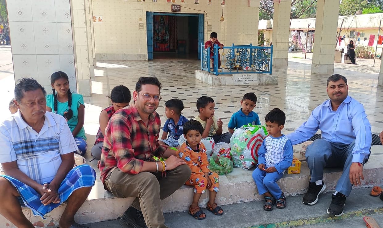 Yuva Sabha played herbal Holi with the children of leprosy home.